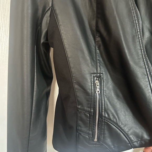 Guess Fux Leather Jacket - Picture 4 of 7